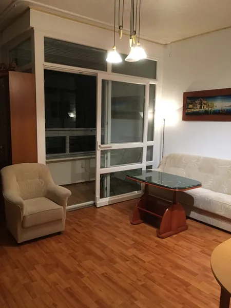 Möblierte 3 Zi. Wohnung direkt am Schloßpark, gehobene Innenausstattung. KEINE WG!  Ab 6 Monat. — photo 1